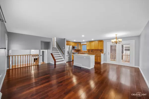 Glen Ellyn, IL 60137,818 Pleasant AVE