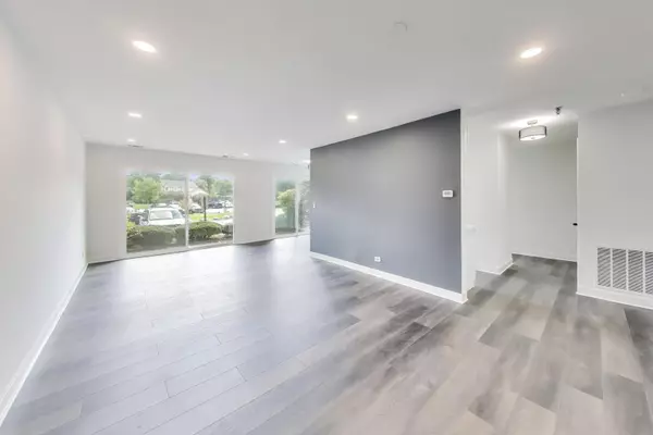 Mount Prospect, IL 60056,1400 N Elmhurst RD #106