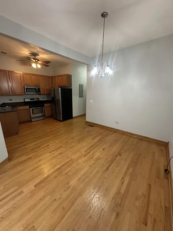 Chicago, IL 60615,725 E 50th ST #1E