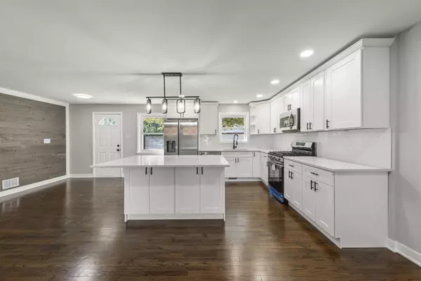 Oak Lawn, IL 60453,4433 W 100th ST