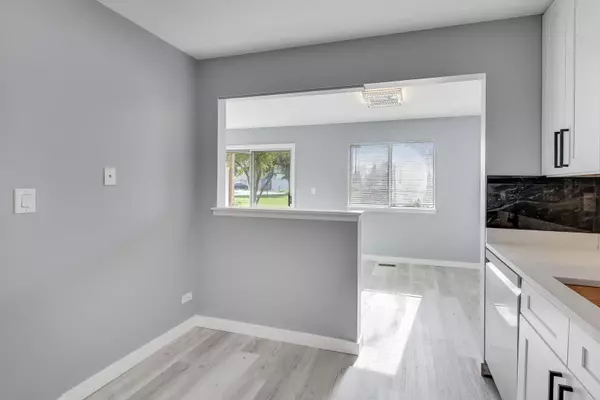 Schaumburg, IL 60194,609 Hanover CT #X-1