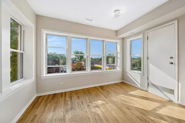 Chicago, IL 60640,1740 W Foster AVE #3F