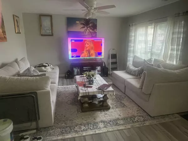 Streamwood, IL 60107,944 Miller AVE