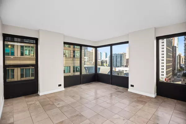 Chicago, IL 60611,30 E Huron ST #907