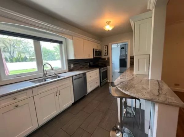 Western Springs, IL 60558,3840 Howard AVE