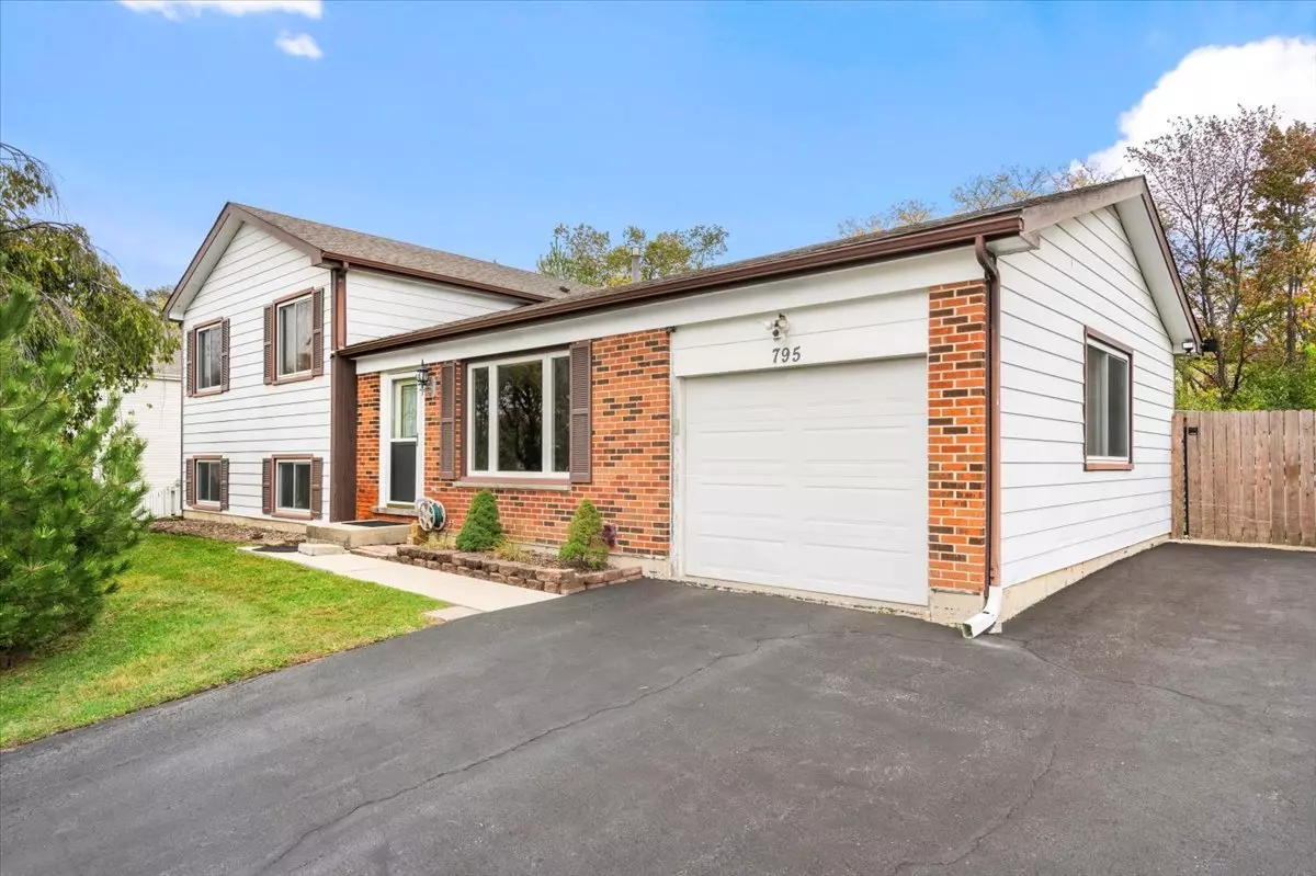 Lake Zurich, IL 60047,795 Harvest DR