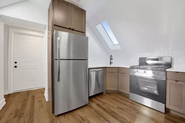 Chicago, IL 60632,3300 W Pershing RD #3R