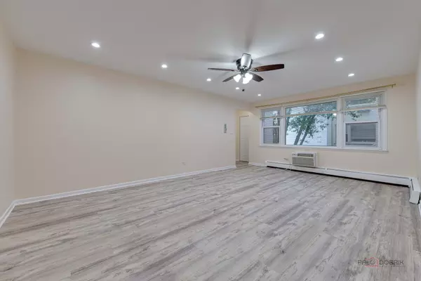 Skokie, IL 60076,8044 Kenton AVE #2