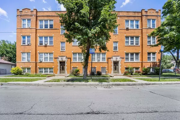 4744 W Roscoe ST #2, Chicago, IL 60641