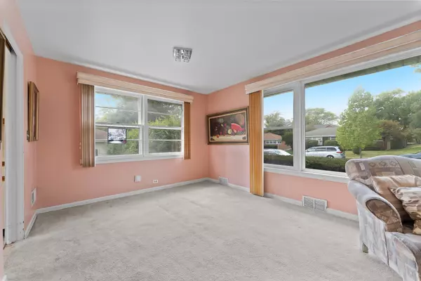 Skokie, IL 60076,9555 Kildare AVE