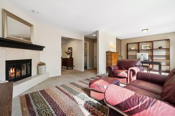 Batavia, IL 60510,245 Stone Manor CIR