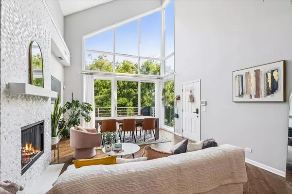 Chicago, IL 60622,854 N Marshfield AVE #3N