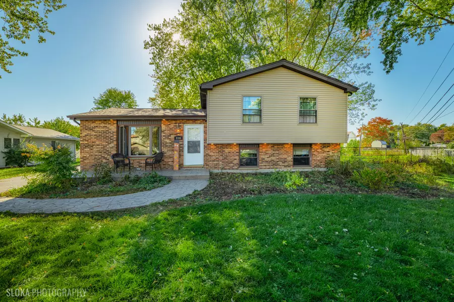 2103 Witchwood LN, Lindenhurst, IL 60046