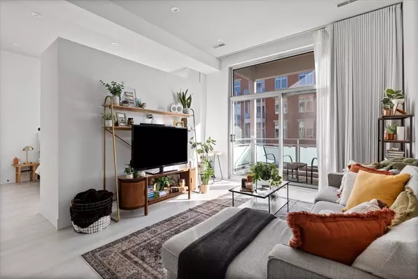 Chicago, IL 60607,949 W Madison ST #406