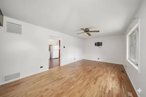 Burbank, IL 60459,8433 Long AVE