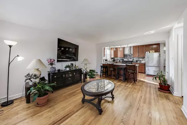 Chicago, IL 60625,2829 W Farragut AVE #2E