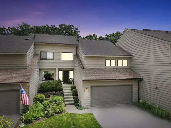 1541 Kirkwood DR, Geneva, IL 60134