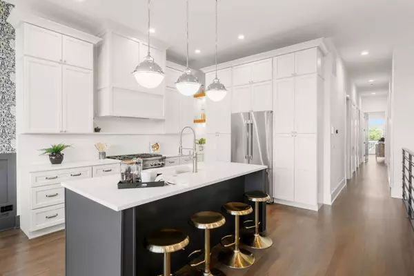 Chicago, IL 60613,1426 W Irving Park RD #4