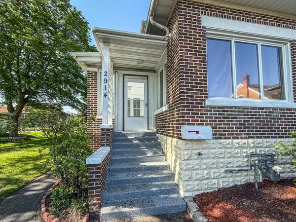 Lansing, IL 60438,2914 Ridge RD