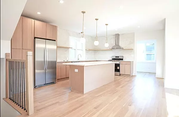 Elmwood Park, IL 60707,2201 N 74th CT