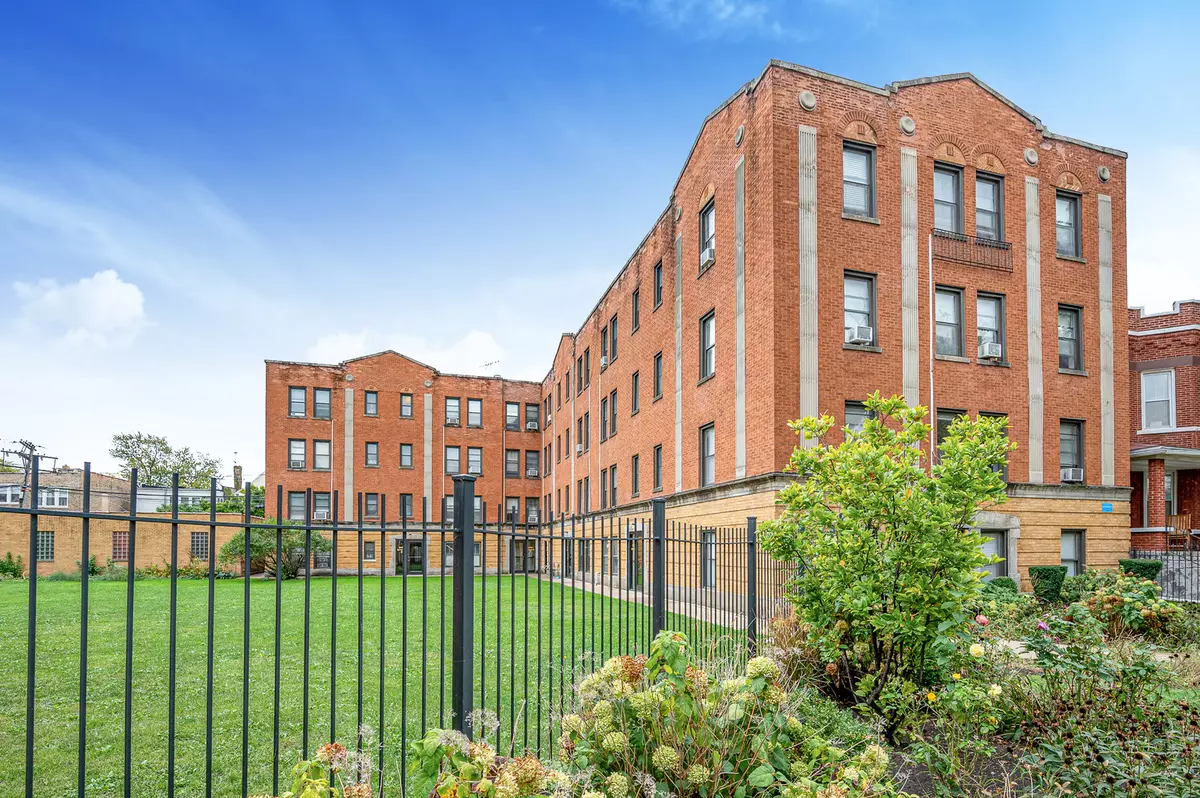 Chicago, IL 60618,3149 N Springfield AVE #A6