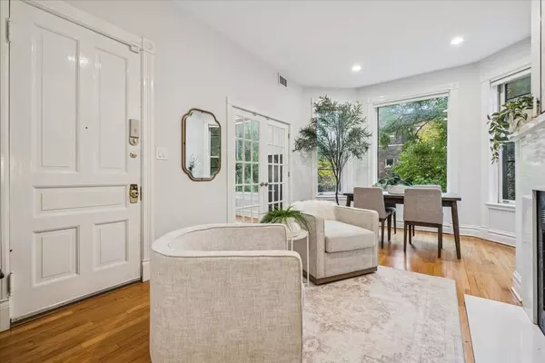 Chicago, IL 60614,734 W Belden AVE #2