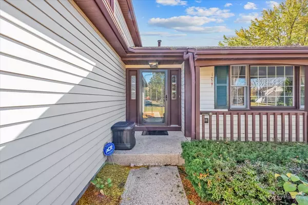 Crystal Lake, IL 60014,1035 Shadowood LN