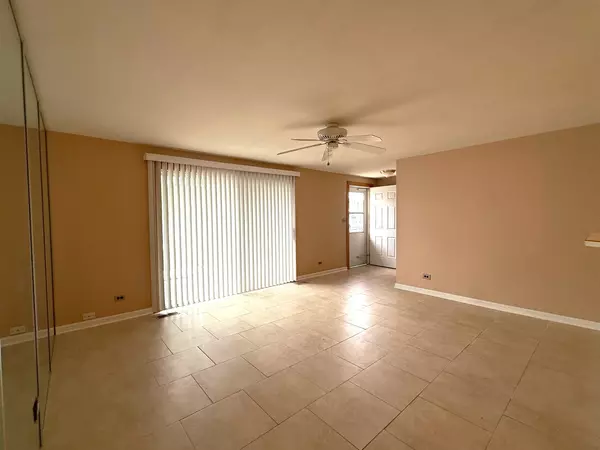 Schaumburg, IL 60194,933 Sagamore DR #933