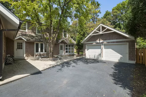 Deerfield, IL 60015,1410 Berkley CT