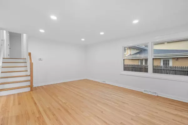 Libertyville, IL 60048,223 Kenloch AVE