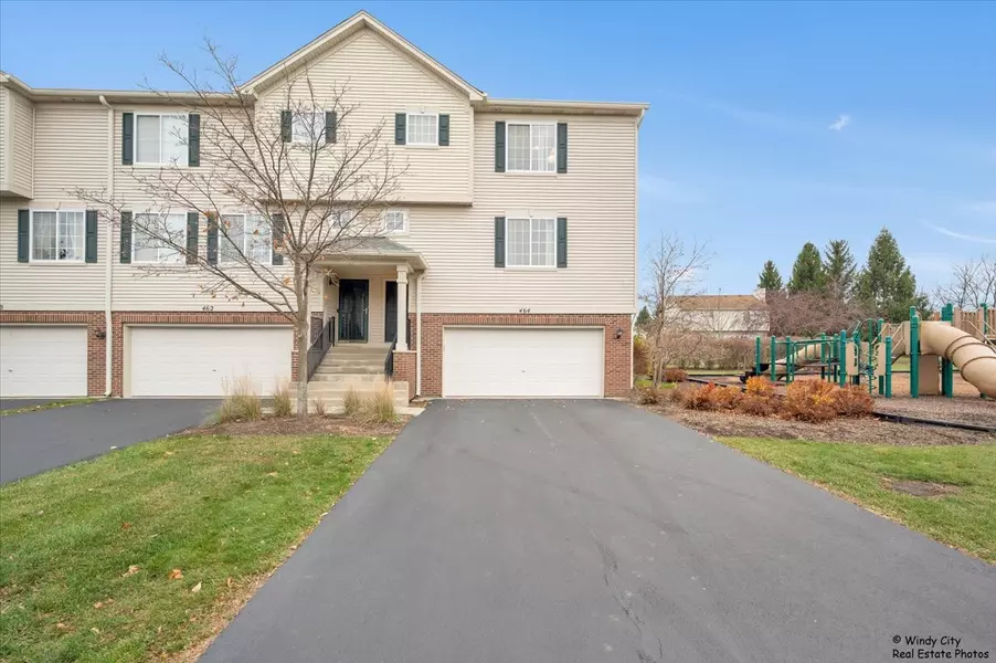 464 Evergreen CIR, Gilberts, IL 60136