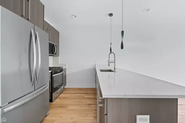 Chicago, IL 60647,2354 N Washtenaw AVE #204