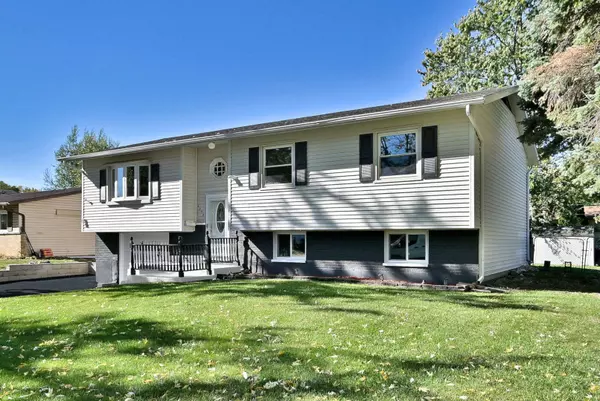 Hanover Park, IL 60133,6938 Meadowbrook LN