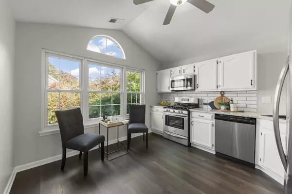 Warrenville, IL 60555,30W023 Cedar CT #023