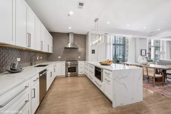 Chicago, IL 60606,212 W Washington ST #1807