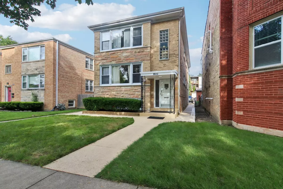 Skokie, IL 60076,8613 Trumbull AVE #1