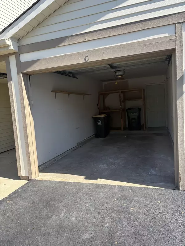 Wauconda, IL 60084,230 WETHINGTON DR #C