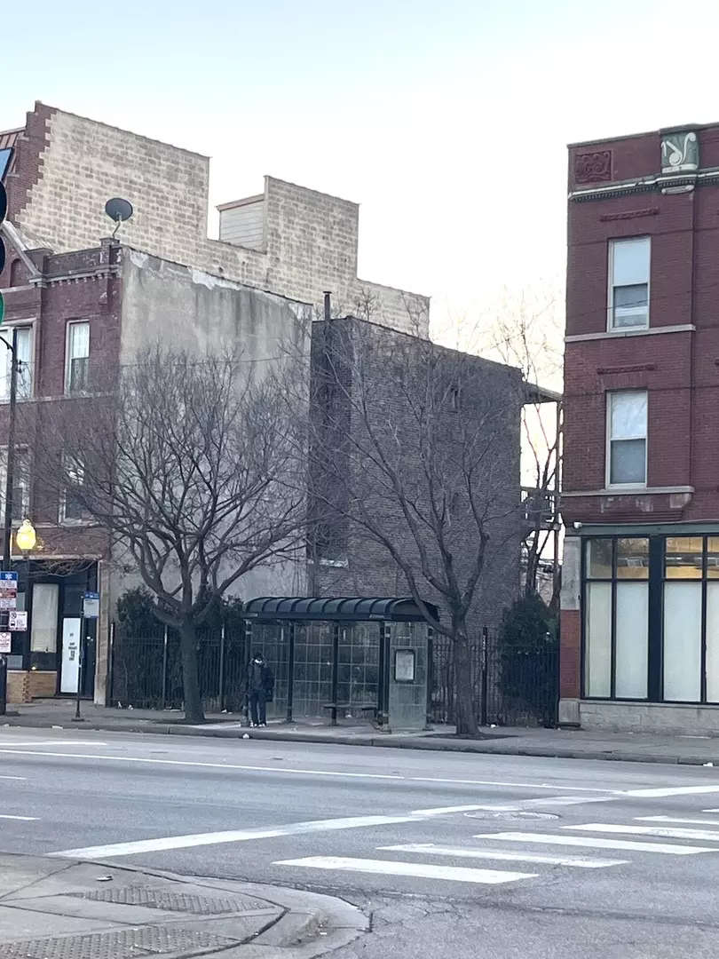 Chicago, IL 60612,604 S Western AVE