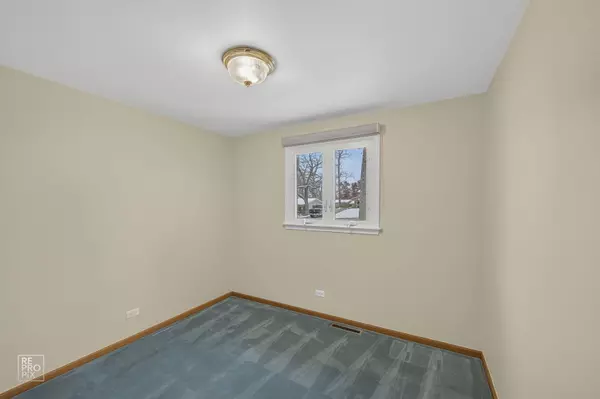 Grayslake, IL 60030,17954 W Big Oaks RD