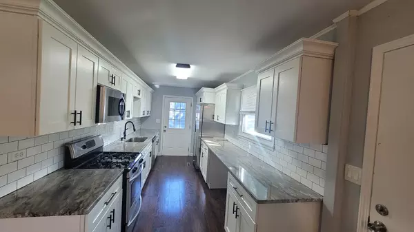 Carpentersville, IL 60110,34 Hickory DR