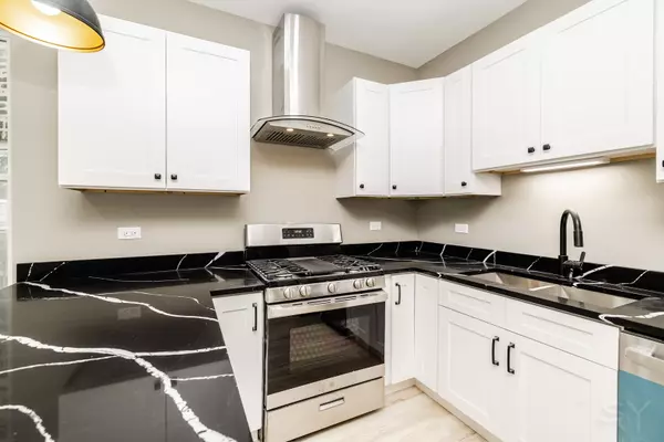 Chicago, IL 60624,721 N Hamlin ST #1
