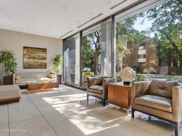 Chicago, IL 60610,1355 N Sandburg TER #2201D