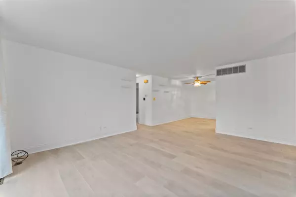 Bloomingdale, IL 60108,195 Duxbury CT #D