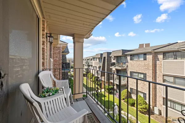 Chicago, IL 60656,5323 N Delphia AVE #323W