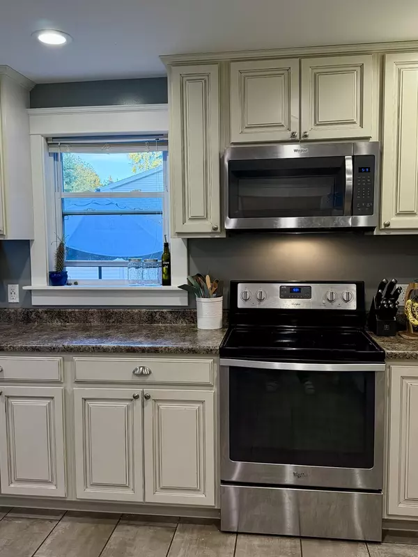 Plano, IL 60545,3 E Lee ST