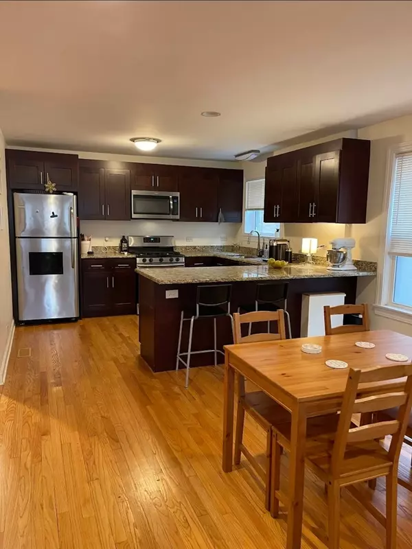 Evanston, IL 60202,704 Florence AVE