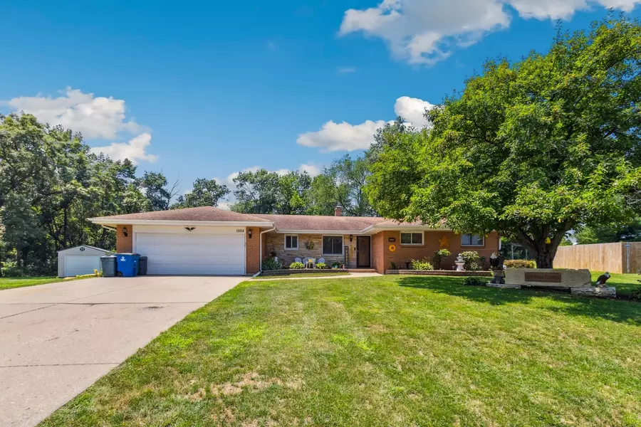 1934 Philip DR, Dixon, IL 61021