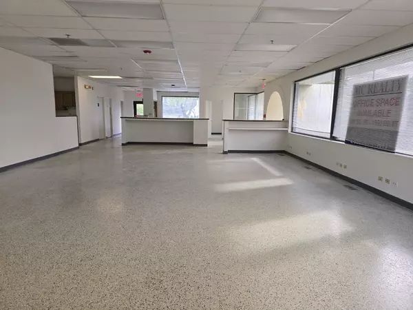 Libertyville, IL 60048,326 S Milwaukee AVE