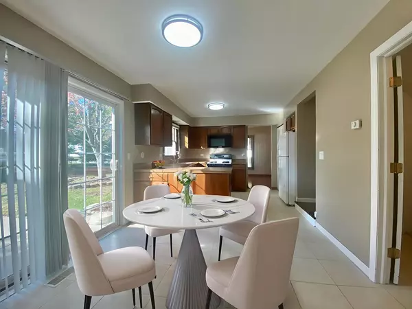 Roselle, IL 60172,30 Wildwood DR