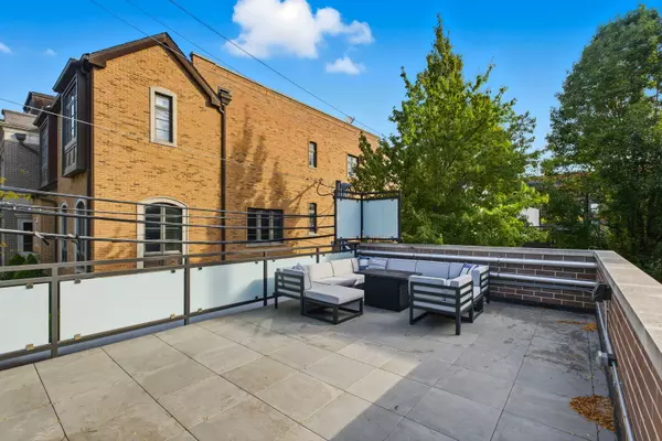 Chicago, IL 60614,1656 W Wrightwood AVE #3